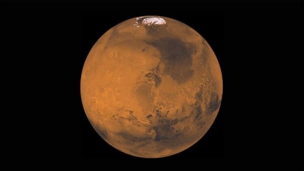 Удивительные открытия миссии NASA InSight: сейсмическая активность и сияние марсианского неба