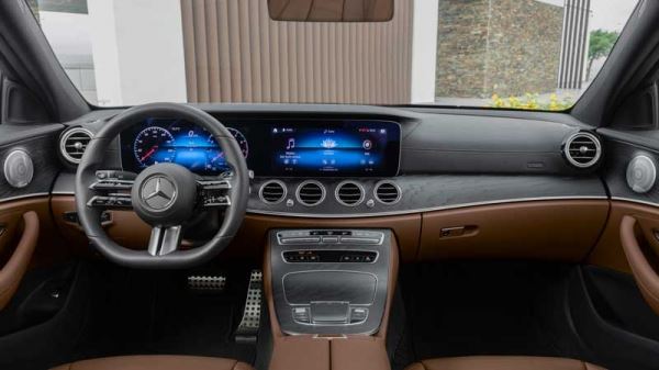Mercedes-Benz E-Class получил новые двигатели и опции